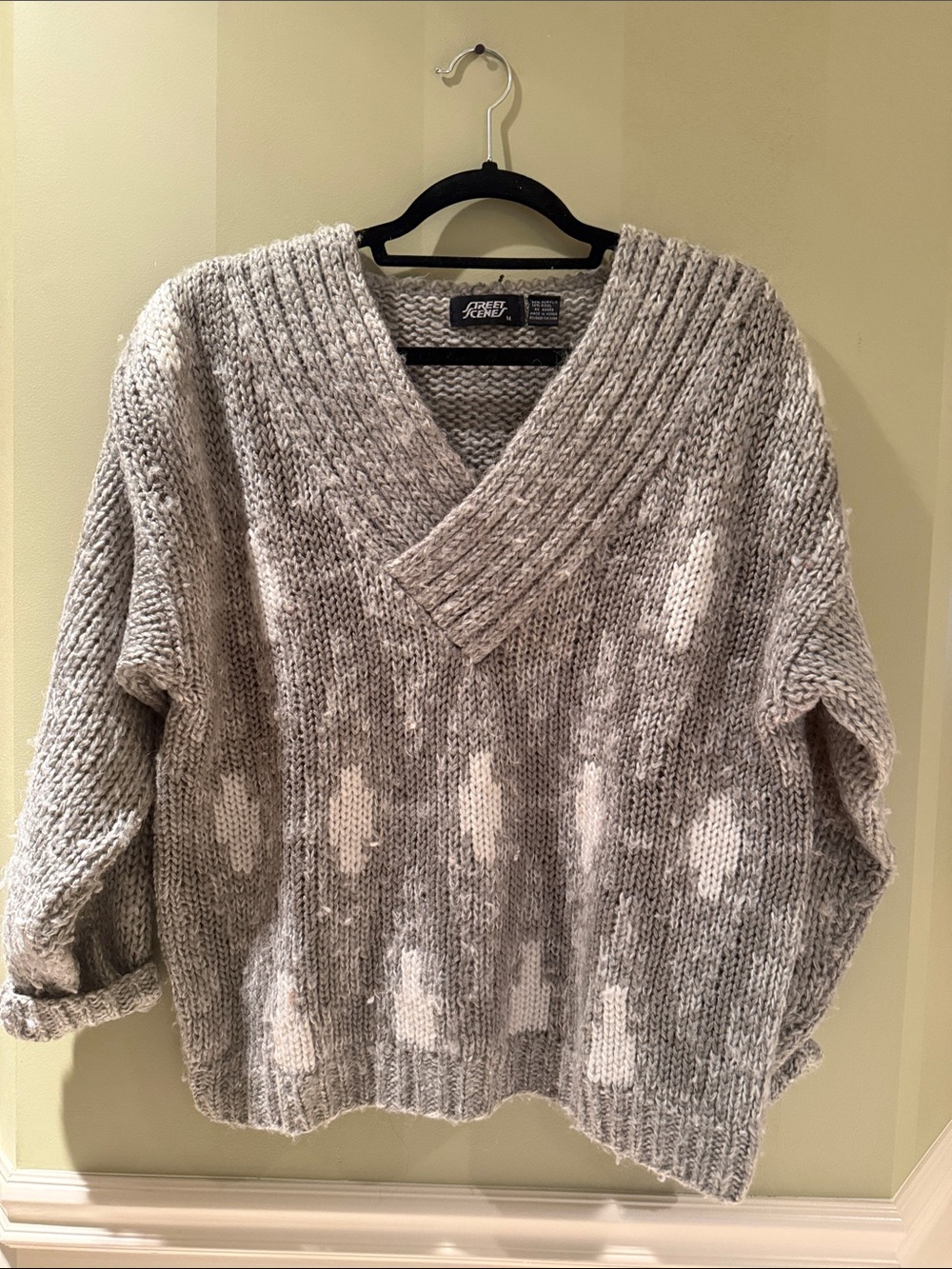 Vintage Grey Chunky V-Neck Knit Sweater with Cream Spots (D)